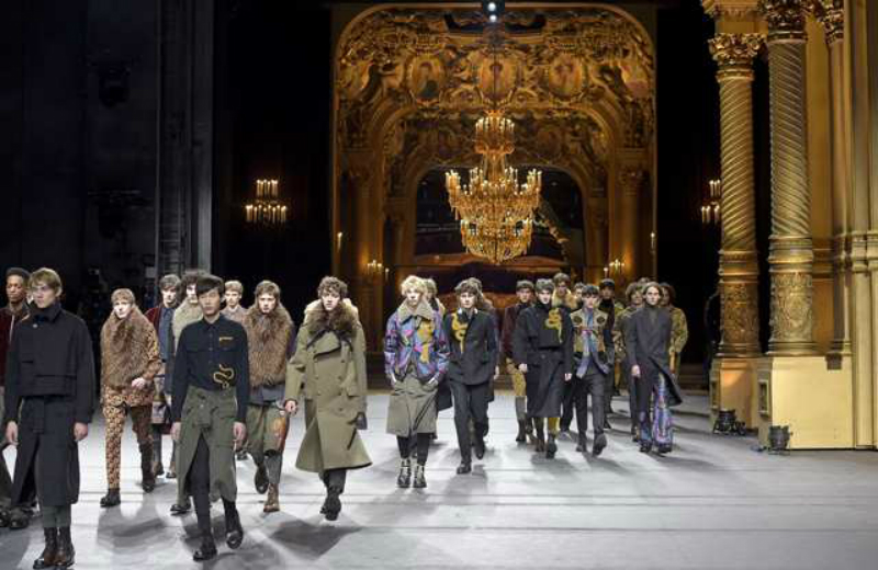 6-fashion-week-sèche-of-nut-le-Grand Frisson